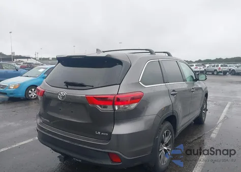 2018 Toyota Highlander Le Plus from USA, damaged, VIN 5TDBZRFH2JS912871